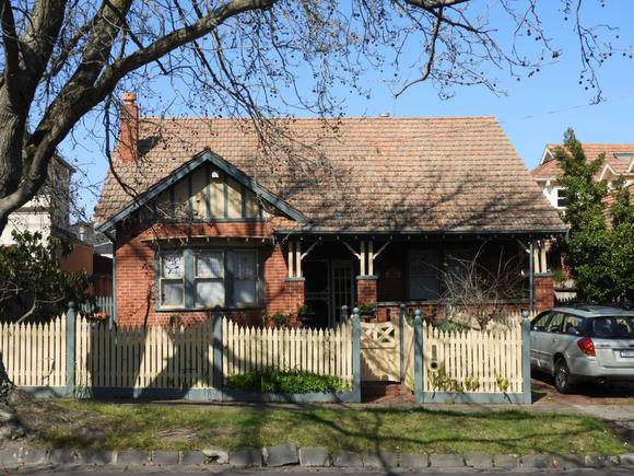 10 Angle Road, Deepdene