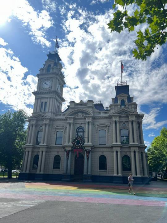 2023. Bendigo Town Hall viewed from Hargreaves Street.