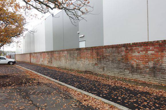 Wall along Stawell Street