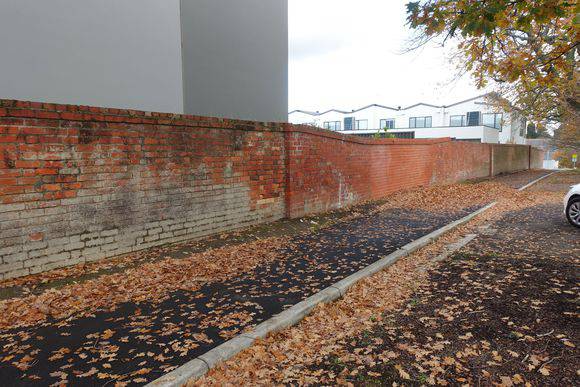 Wall along Stawell Street