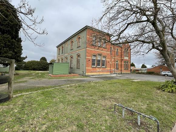 HO145 185-7 Yarrowee St  5 