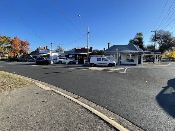 Doveton St N 449-451 shops