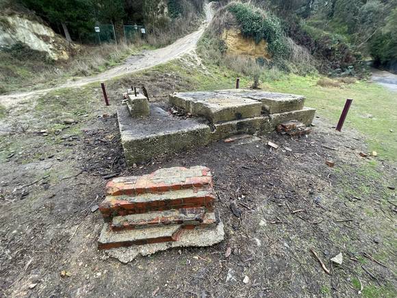 Crushing battery at west end Whitefield St