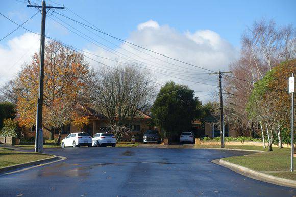 HO169 Waller Estate - Merl Court