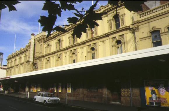 1 her majesty's theatre exhibition street melbourne front view