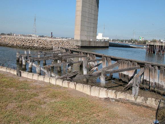 Stony Creek Concrete Sheet Piling Maribyrnong March 2003 003
