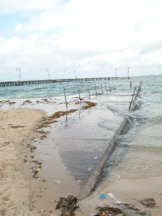 Lagoon Training Walls Wharves And Drain Port Melbourne April 2003 Groyne And Drain 003