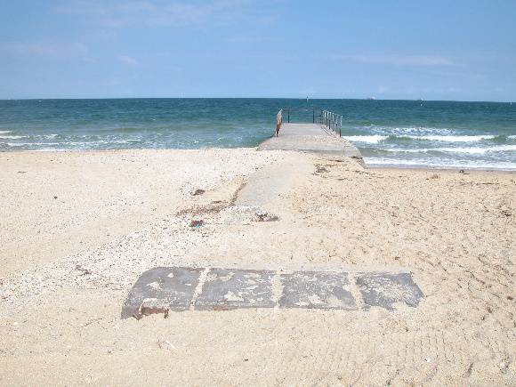 Harold St Drain Port Melbourne April 2006 003