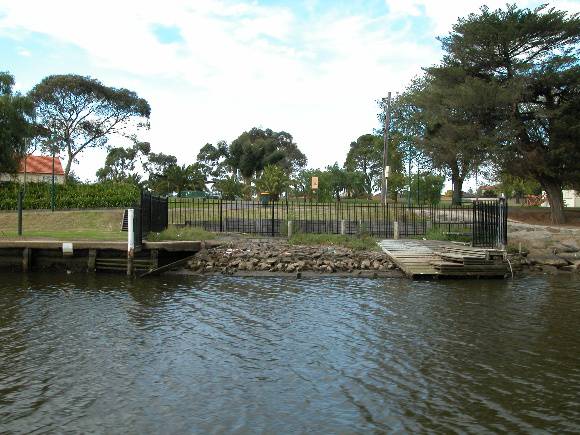 Henley's Landing Boatshed Maribyrnong May 2003 001