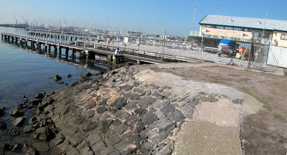 Stevedore Street Pier Williamstown March 2003 003