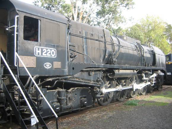 Heavy Harry_Loco H220_ARHS Museum Newport_2 May 2007_003