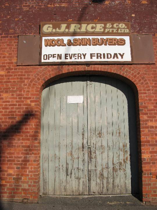 Maryborough cab building entrance_KJ_8 Nov 07   