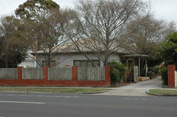 80 Roslyn Road, Belmont