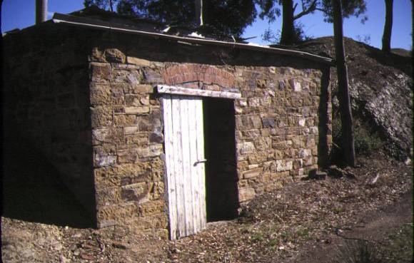 former grieffenhagens winery & homestead emu creek smokehouse may1987