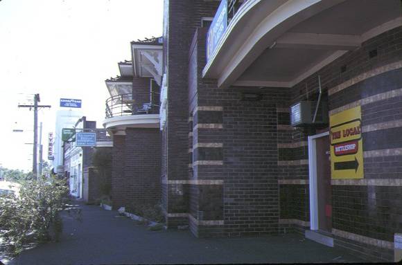 former united kingdom hotel queens parade clifton hill view from street level dec1987