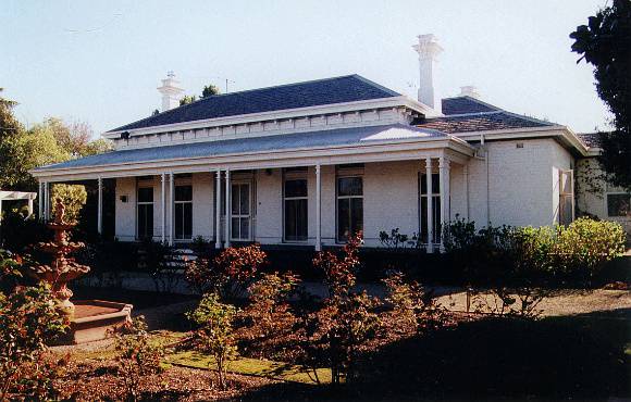 HOUSE (TARUNA)