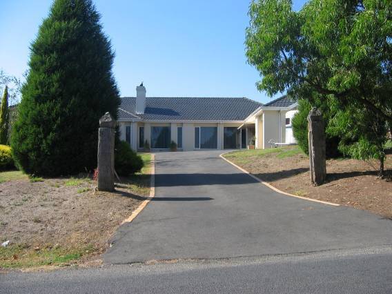 22599 Monckton Gate Posts - 6 Monckton Road, Templestowe (2)