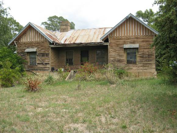Former Castlemaine military quarters_front view_KJ_7 Feb 2008