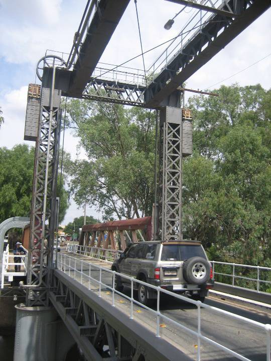 Swan Hill Bridge_Swan Hill_Feb 2008_mz_Lift Span Detail