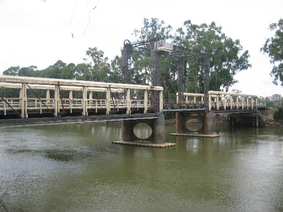 Barham Koondrook Bridge_Koondrook_Feb 2007_mz_East Elevation