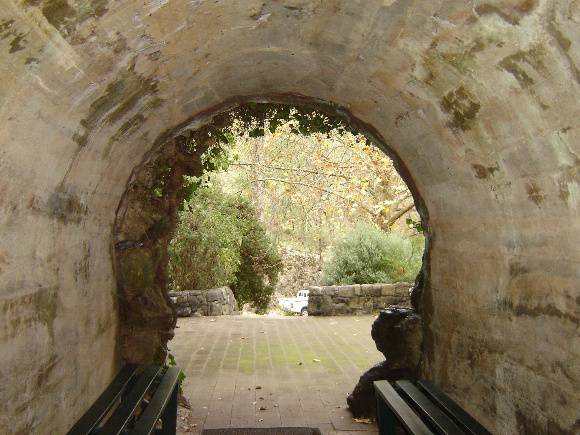 Royal Cave entrance.  May 2007.