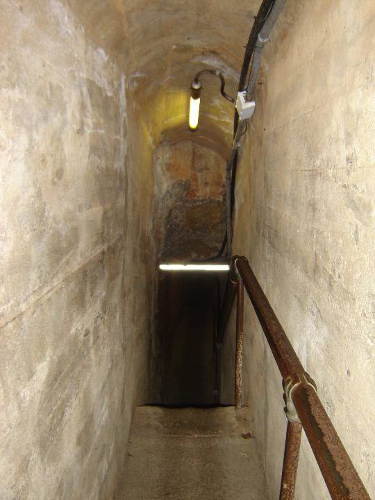 Royal Cave entrance.  May 2007.