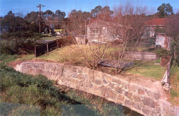 22605 Ruffey's Creek Miners Wall & Swimming Pool Wall - rear 61 Parker Street, Templestowe