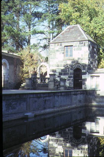 montsalvat hillcrest avenue eltham pool