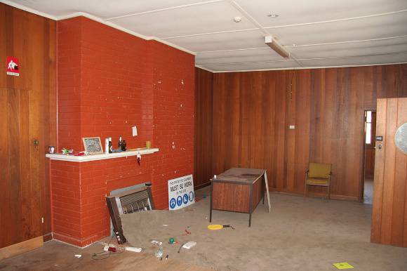 H2167 Lady Northcote Camp   House 12 front room