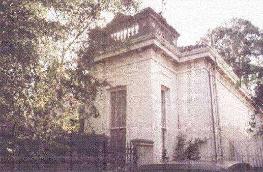 16 Kambrook Rd Caulfield North, August 2000