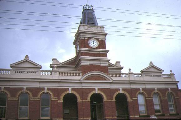 1 buninyong town hall front elevation dec1987