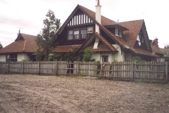 18 Stanley Street Elsternwick, August 2000