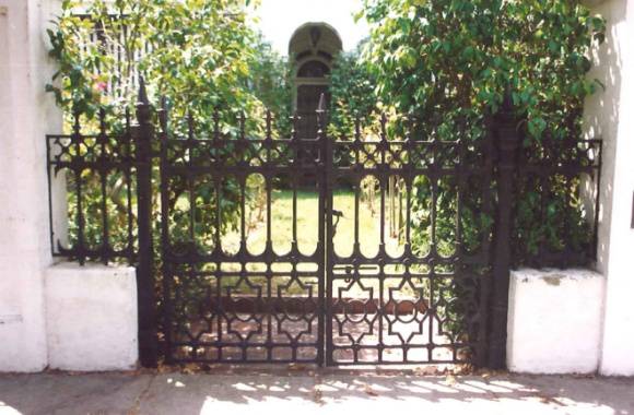 32 Queens Avenue Caulfield East, August 2000