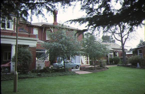 immigration reception centre hawthorn rear garden jun1984