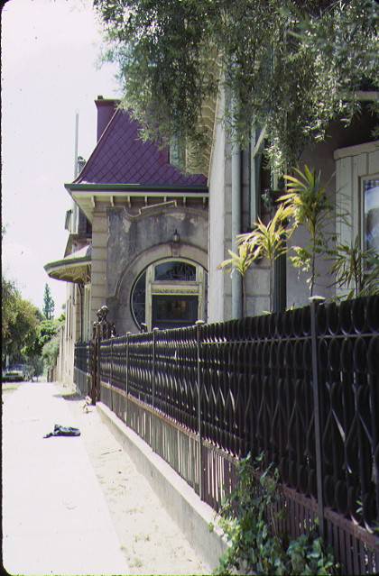 coolock house bendigo detail of front entrance & iron fence oct1988