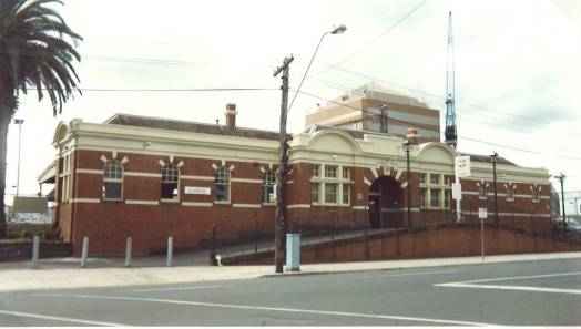 Caulfield Railway Station, platform 1, August 1995
