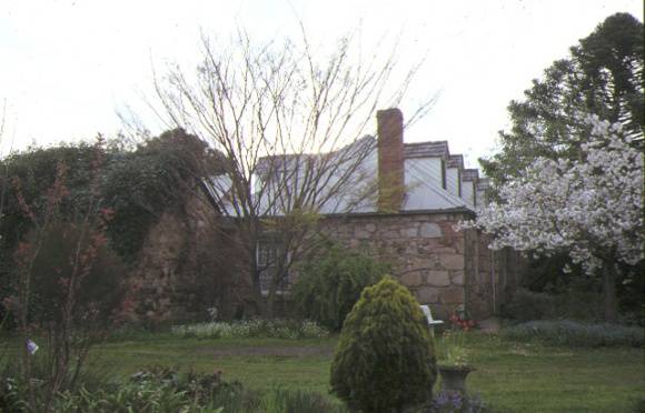 former travellers rest inn batesford side view oct1985