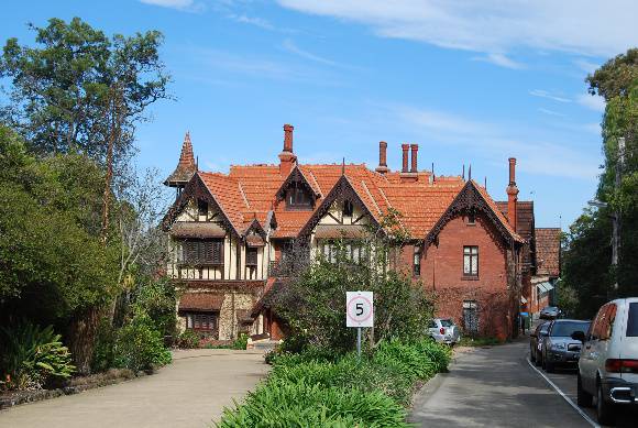 2976 Tay Creggan 30 Yarra Street Hawthorn Front 1 31