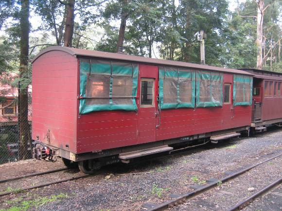 Carriage 10NBH_Puffing Billy Railway_June 2008_mz