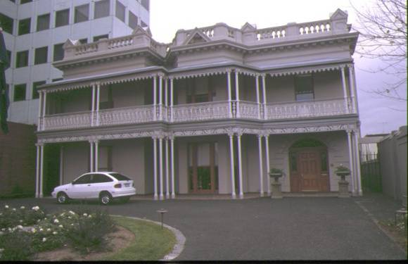 1 elizabeth house wellington prd east melb front view
