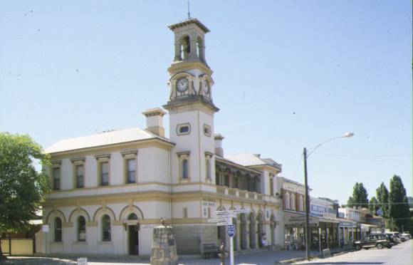 beechworth post office ford street beechworth side view