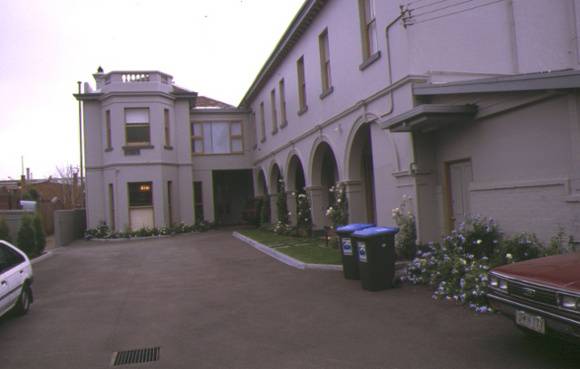 elizabeth house wellington prd east melb side view drive