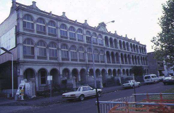 1 drummond terrace drummond street carlton front view of row may1985
