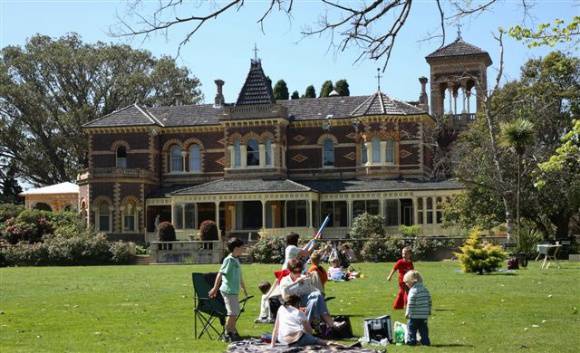 H0614 Rippon Lea family picnic - National Trust of Australia (Victoria)