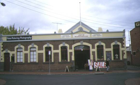 1 former duckers auction rooms geelong front view apr1997