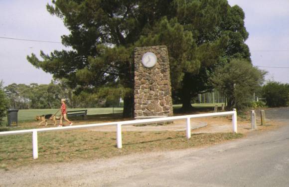 wattle park riversdale road surrey hills memorial clock and tree from lone pine