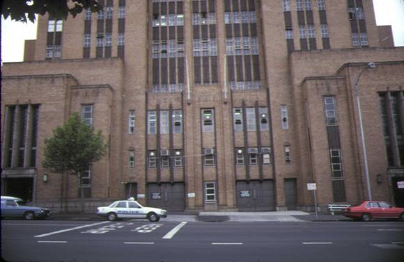 police headquarter's complex russell street melbourne entrance feb1985