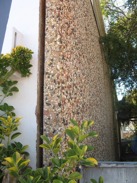 Former Shire Offices_Benalla_aggregate wall_KJ_5/9/08