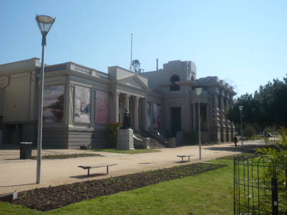 Johnstone Park   Peace Memorial Building  1