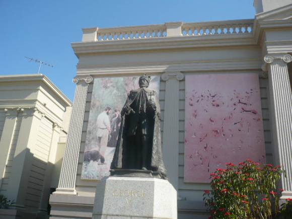 Johnstone Park   King George Statue   